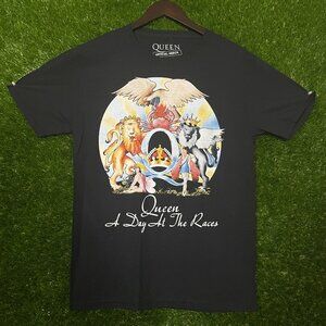 Queen a Day at the Races Rock Album T-shirt size Small